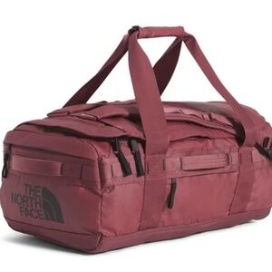 NWT North Face Base Camp Voyager Duffel 42L in Wild Ginger/TNF Black